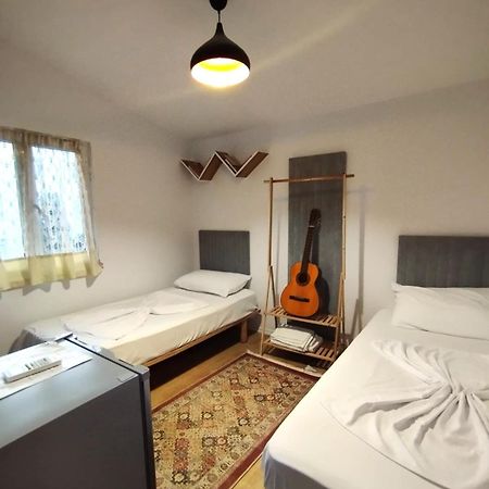 2 Single Bedroom Tiran Dış mekan fotoğraf